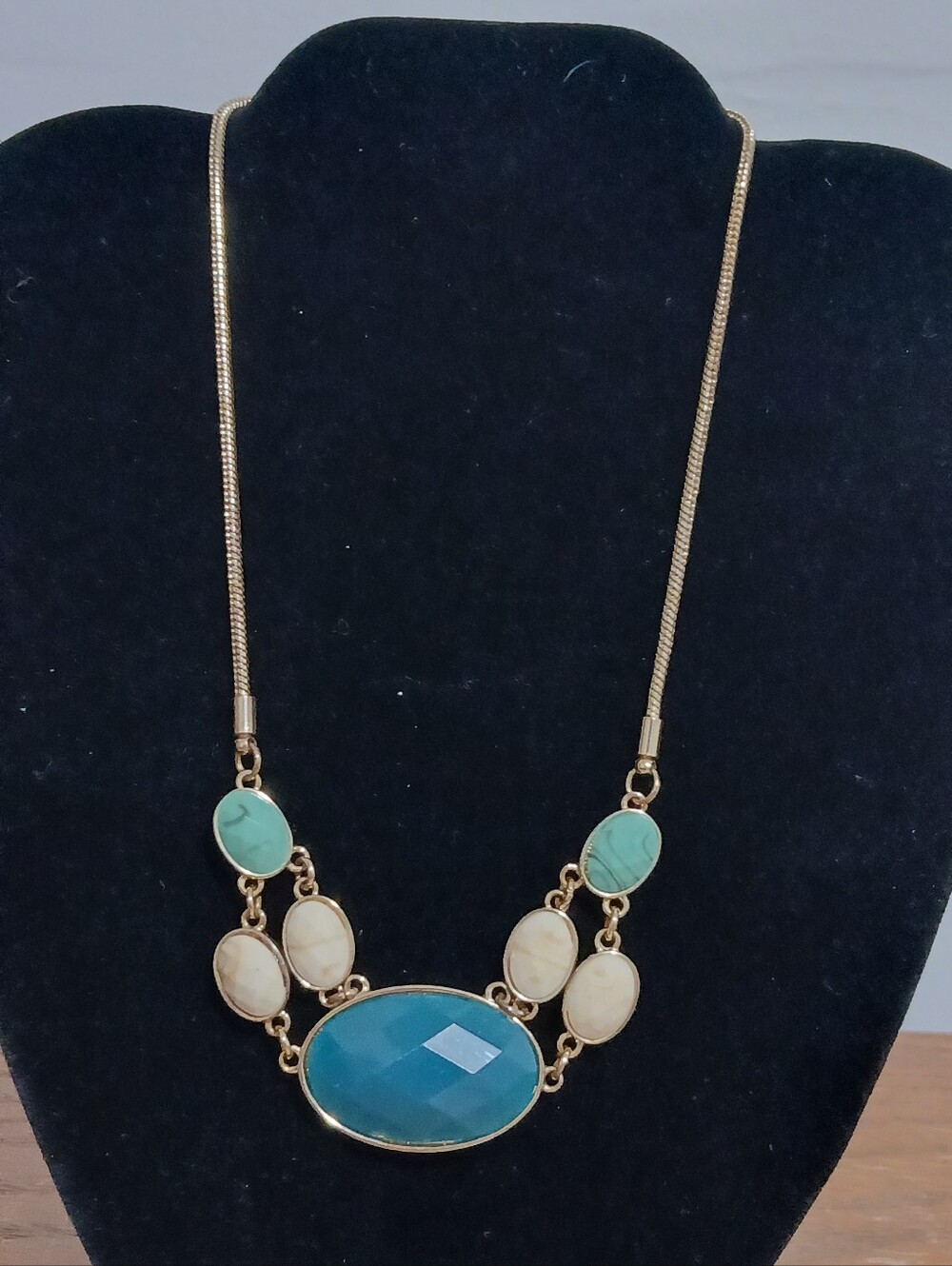 Vintage Liz Claiborne Gold Tone Bib Statement Necklace Aqua Turquoise Cream